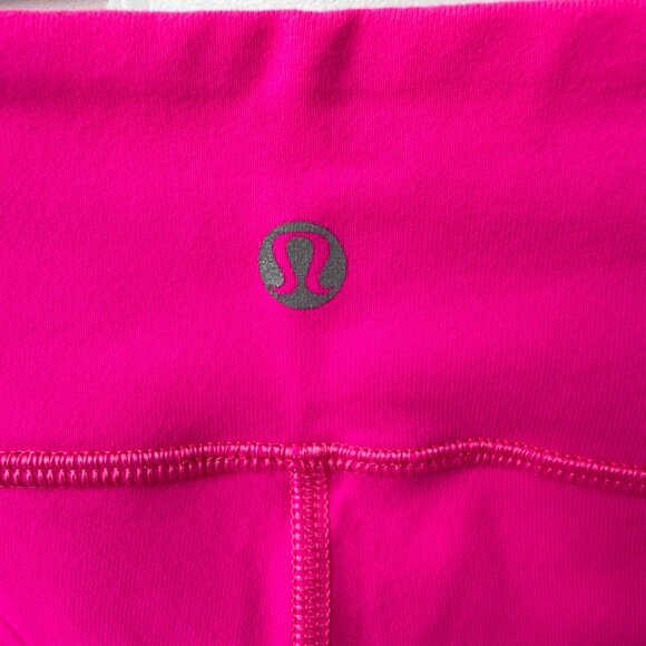 Lululemon 26 inch Wunder Under Leggings in bright pink Size 4 - Picture 3 of 11